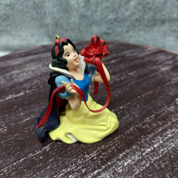 Hallmark Snow White Keepsake Anniversary Edition Christmas Ornament Collectible - Picture 1 of 5